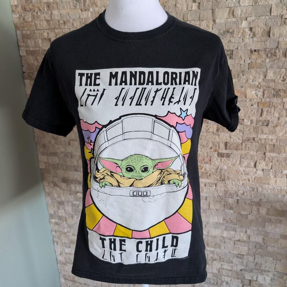 Gildan Baby Grogu Yoda Mandalorian Disney Star Wars Black T-shirt